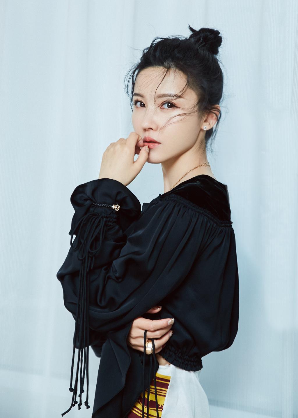 杨子姗最新照片，展现闪耀明星风采