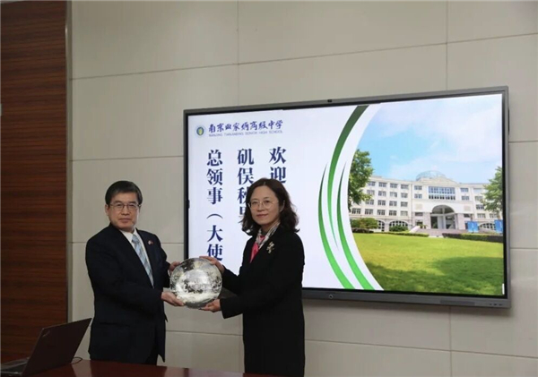 中美关系最新动态，力量变化与自信成就感的交织发展